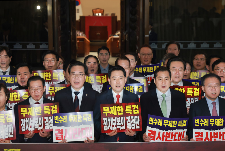 국민의힘 장동혁 대표, 국회서 단식 ...