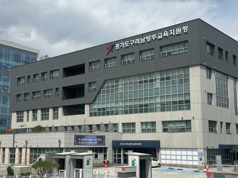 “새 학기 교과서 배부, 이제 학교가...