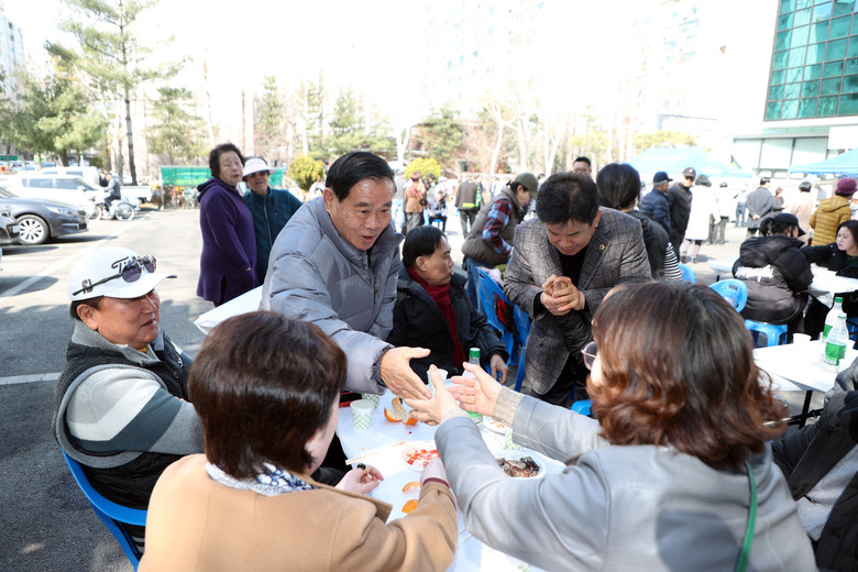 수원특례시의회, 권선2동 대보름 척사...