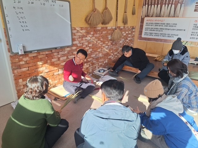 순천만 갈대빗자루 체험 운영, 복을 ...