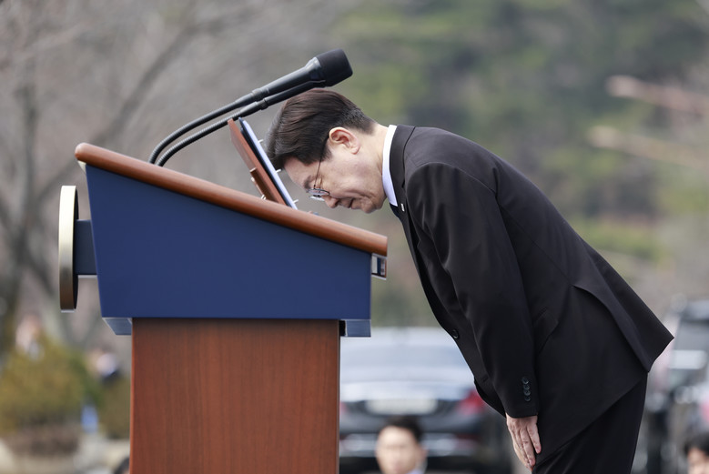 이재명 대통령, 3·15 유족에 정부...